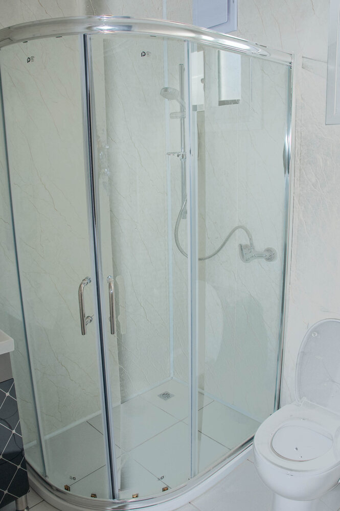 Private ensuite bathroom in a Bellhaven villa